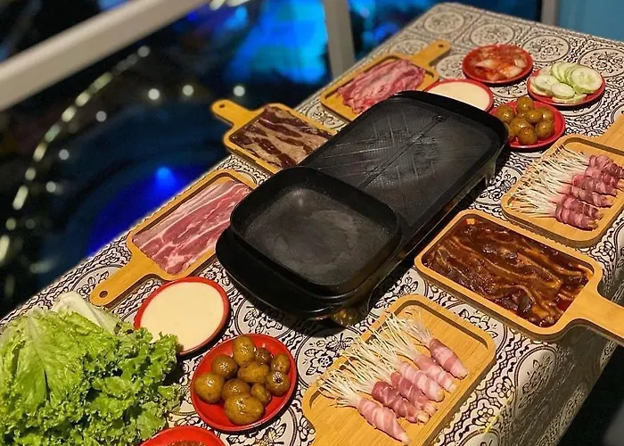 Hotel Azure Staycation By Mrf's 4*